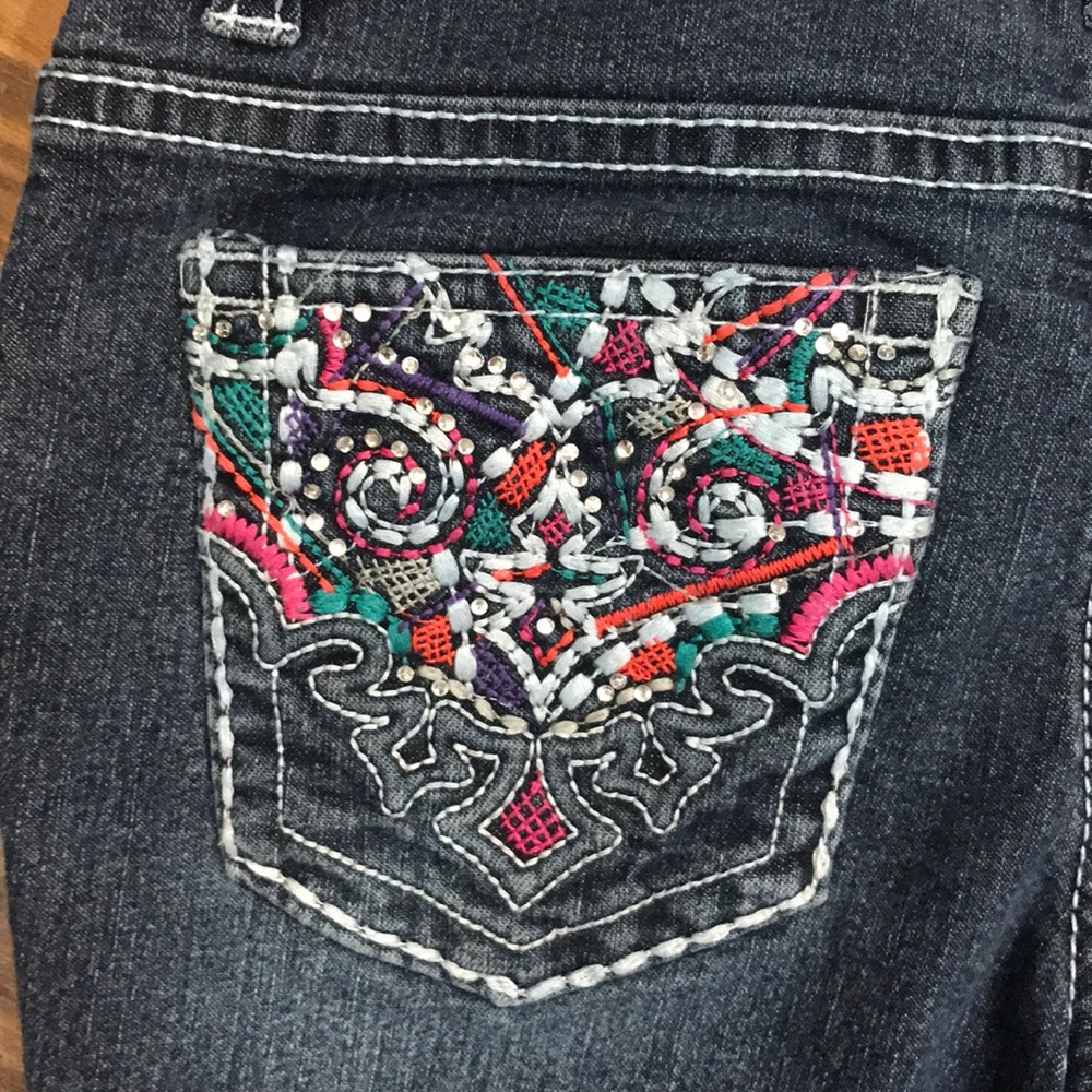Squeeze Little Girl’s Jeans - Picture 8 of 9